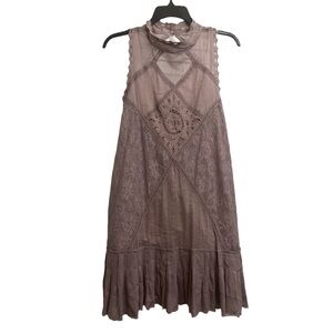 Free People Women’s Light Purple Lace Dress
Size: S/P